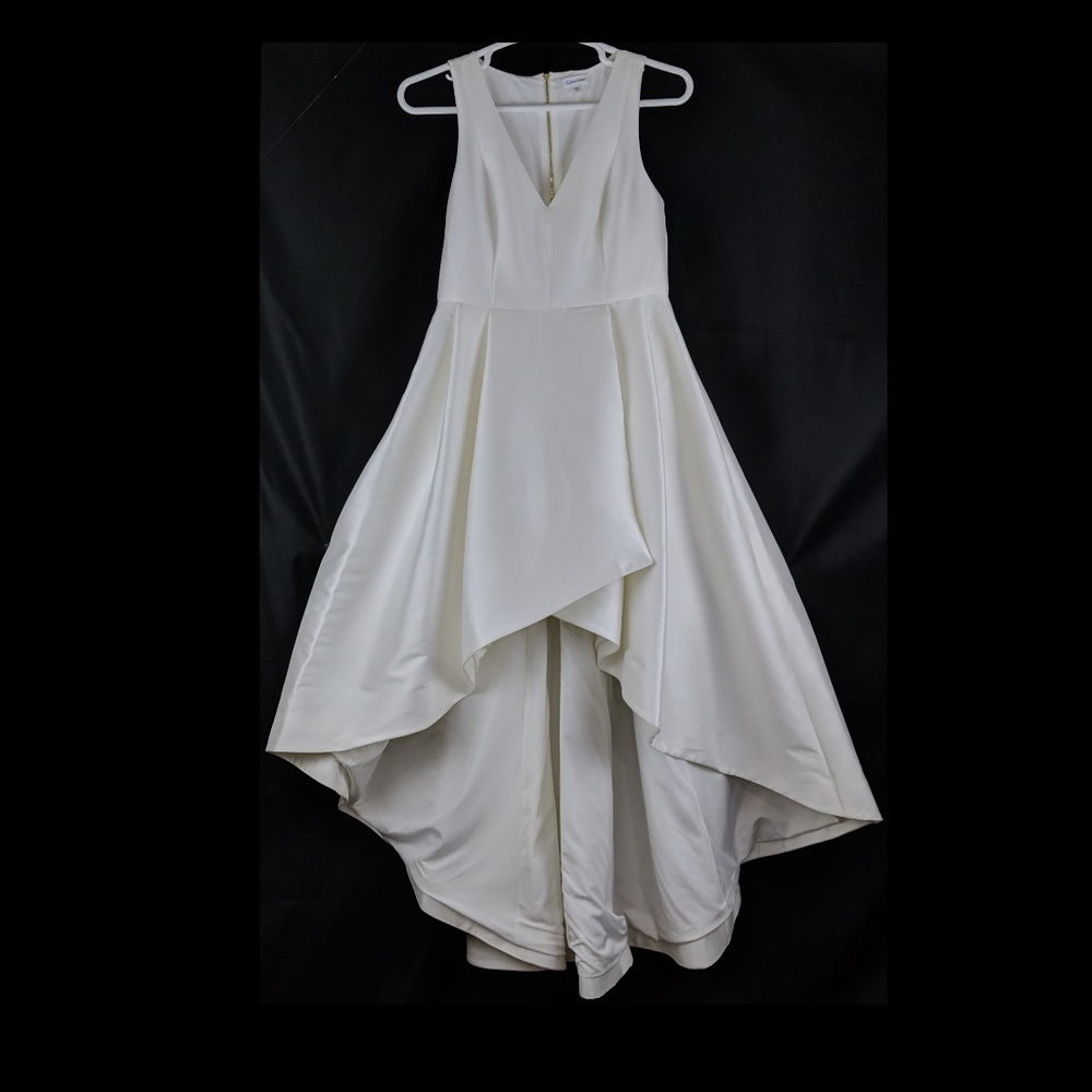 Calvin Klein Women's Sleeveless V-Neck High Low Go